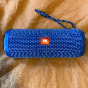 JBL flip 4 blue speaker